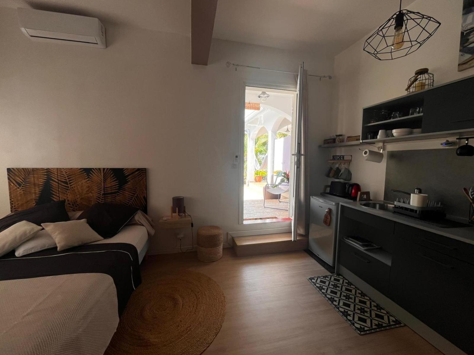 Studio Cosy Avec Piscine Dans Une Villa サン＝ドニ エクステリア 写真